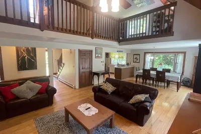 Image de $599/Night, Easy Walk to Osb-Undergoing 100% Renovation! ! !