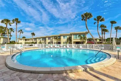 Image de 3 Bed/3 Bath Ground Floor Condo