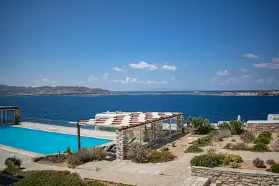 Image de Villa 78 m2 à Agia Irini, à 350 mètres de la plage pour 4 personnes avec accès piscine!