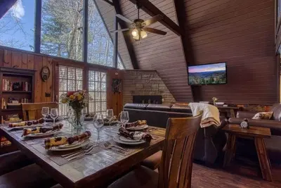 Image de Majestic 4br Lodge! Hot Tub Mountain Views! !