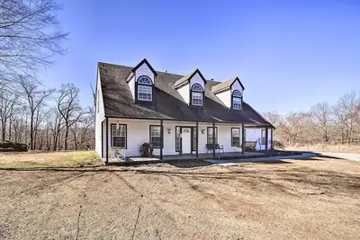 Image de Broken Arrow Country Home: Patio on ~ 2 Acres