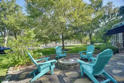 Image de Riverfront Getaway w\/ Hot Tub & Game Room!