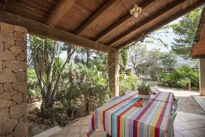 Image de Appartement \"Vacanze e Relax Frassino\" avec vue sur mer, jardin et terrasse