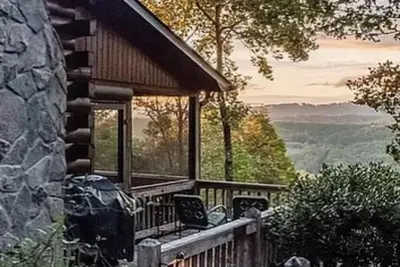 Image de Blue Ridge Luxury Cabin - Views, Hot Tub & Firepit