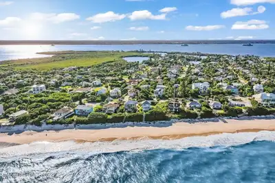 Image de \n\n Melbourne Beach in your spacious 5-bed retreat.