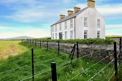 Image de Idyllic Sea View Farm House – One Minute Walk to the Beach.