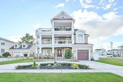 Image de Luxury Beach Front Estate With Pool & Hot Tub Sleeps 16