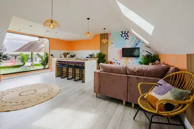 Image de Two Bed Duplex Apartment with roof terrace- Ibiza Inspired Stylish Living
