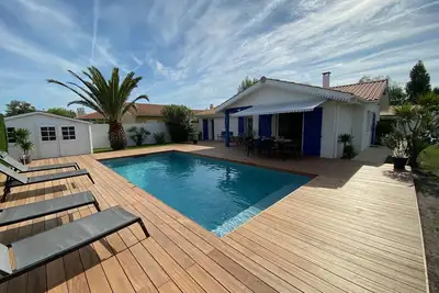 Image de Maison moderne avec piscine