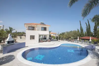 Villa Liana, Classy 4bdr Protaras Villa with Private Pool, Close to Fig Tree Bay