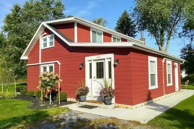 Image de Family friendly vacation home close to beach & lake access!