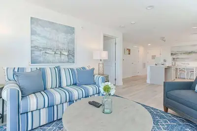 Image de Luxury Plymouth Waterfront Condo with Balcony