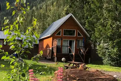 Image de Lakeside Cozy Mackenzie Cabin Between Revelstoke and Sicamous, Bc