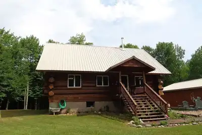 Image de Cozy Cabin in the Woods w/ Pool Table