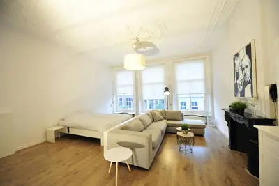 Image de Spacious apartment in monumental building center Zaltbommel.