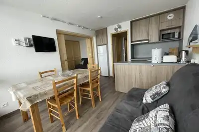 Image de À 10m des pistes de ski, 4ème étage, balcon, télévision, casier à ski, 35m², Les Menuires