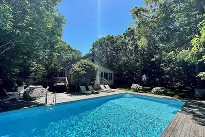 Image de Bright and airy East Hampton oasis - 2-min walk to the beach!