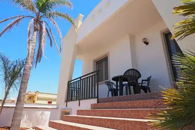 Image de Spacious cottage in the center of the marina 250 m from the sea