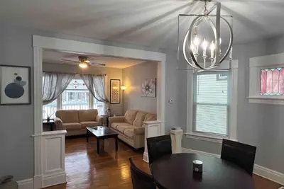 Image de Beautiful furnished 2 bdr great location Elmwood