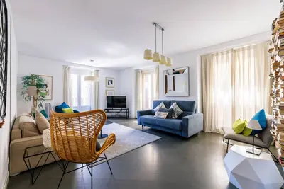 Image de In chueca by Gran via 1130 Sqf 105 - Sm big apartment with view, Super center