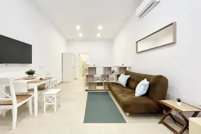 Image de Studio-Appartement-Sdb privée avec douche-Vue sur Rue-Estación Centro Vialia 3