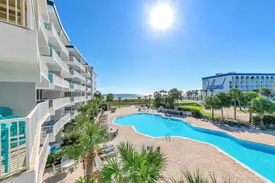 Image de Remodeled Beachfront 😎😎 Destin West Gulfside 🦀🦀 Lazy River ⛱️⛱️ 7 Pools 🐠🐬⛵️
