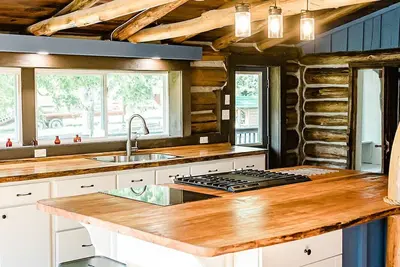 Image de Recently renovated mountaintop cabin!
