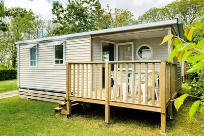 Image de Mobilheim Lancelot Standard 25m2 (2 Schlafzimmer) + halb überdachte Terrasse 4 Personen