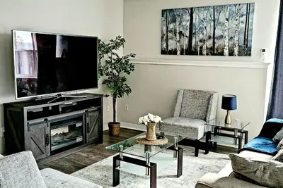 Image de Cozy 2 bedroom home with private driveway