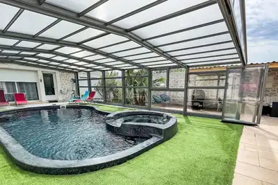 Image de Maison de vacances privée avec piscine privée, Wifi, climatisation, bain à remous, Tv, patio