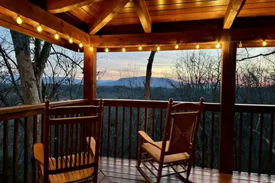 Image de Smoky Mountains Cabin w/ Hot Tub + Arcade – Pigeon Forge Area!