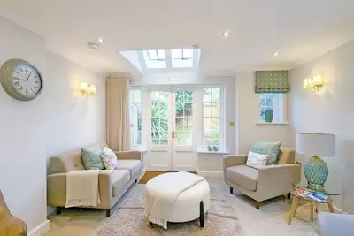 Image de St Pancras - Chichester - a town house that sleeps 6 guests in 3 bedrooms