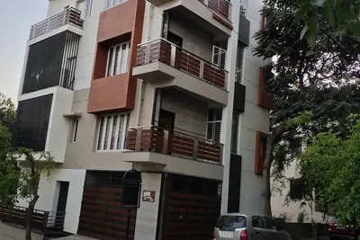 Image de Nice North-East corner apartment with very good privacy and ample parking place