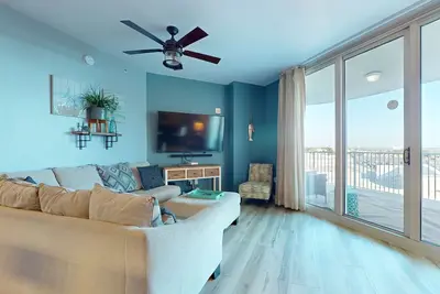 Image de Beachy condo with furnished balconies, WiFi, Ac, w/d, shared pool, and hot tub