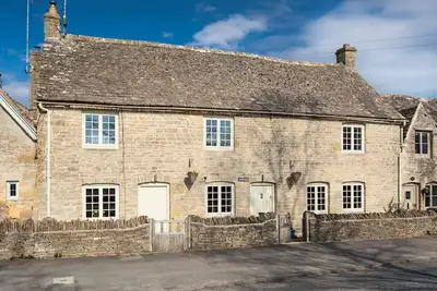 Image de Brookview is a wonderfully presented three bedroom period property in the peaceful village of Lower