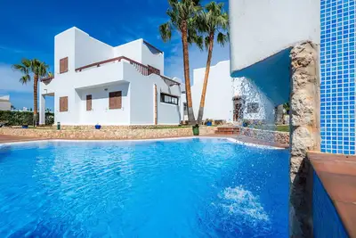 Image de Maison de vacances La Perla de Cala d'Or avec balcon, piscine partagée et Wi-Fi