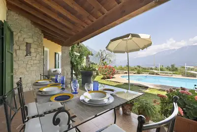 Image de Villa Corneghe avec vue sur le lac, piscine, jardin et terrasse