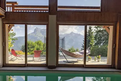 Image de Appartement 'Ferme de Faustine 2' avec vue sur les montagnes, piscine partagée et Wi-Fi