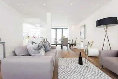 Image de Duplex apartment situated in a luxury conversion of Eastnor Castle