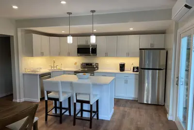 Image de Just renovated stunning house - swimming and hiking