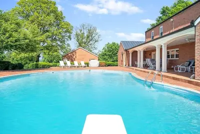Image de Pool, Tennis Court & Billiards! - Oak Hill House