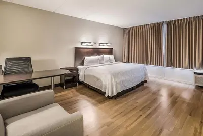 Image de Take An Amazing Vacation! 2 Great Units, Free Parking, Near Medford Square!