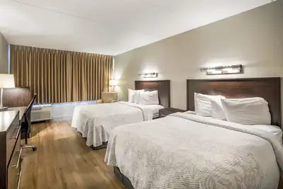 Image de Family & Friends Getaway! 3 Great Units, Free Parking, . Steps to Woburn Mall!