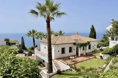 Image de Beautiful villa overlooking the Mediterranean Sea, 4 Bedrooms\/bath, privat pool