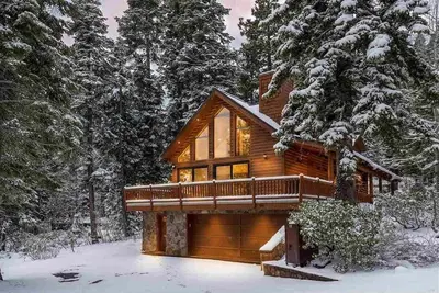 Image de Serene Woodland Lodge in Carnelian Bay - Hot Tub