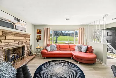 Image de Mars Mid Mod: stylish, airy and pleasant. Knoxville Tn