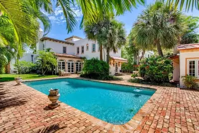 Image de Villa Blanca - Saltwater Serenity in a Classic Mediterranean Revival Villa