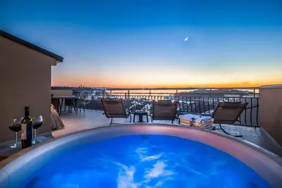 Image de Appartement de vacances Makarska pour 1 - 4 personnes avec 2 chambres Ă coucher - Appartement de vac