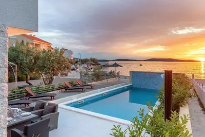 Image de Maison de vacances Sibenik pour 1 - 8 personnes avec 3 chambres à coucher - Maison de vacances