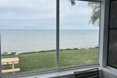Image de Beachfront Bungalow Retreat on Lake Huron! # 4